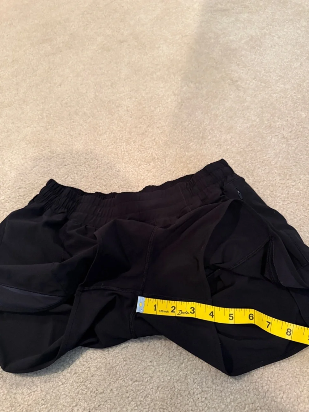 Black lululemon hotty hot shorts - Picture 4 of 4